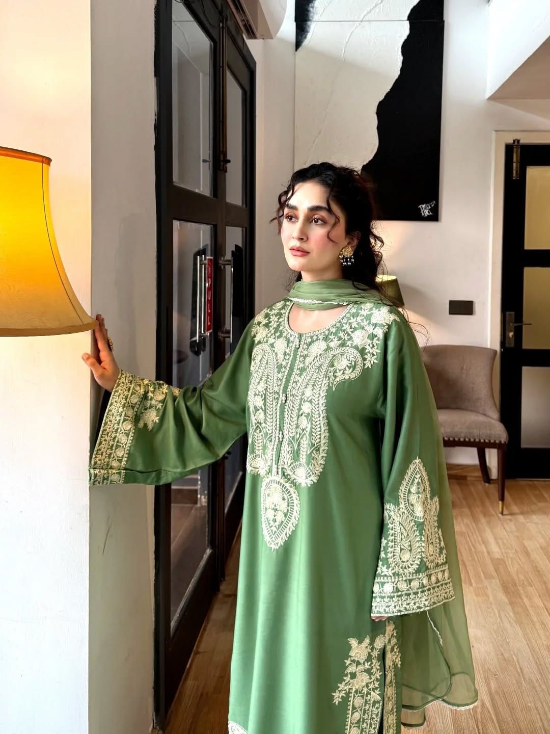 3Pcs Premium Embroidered LAWN Collection - Image 4